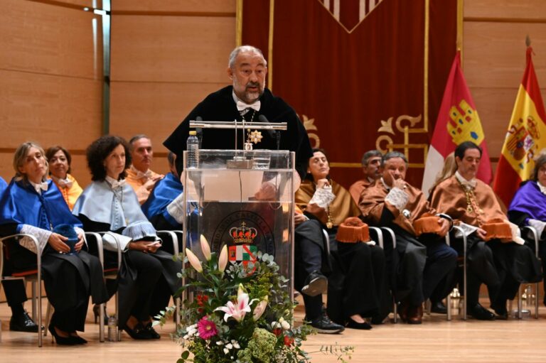 Julián Garde volverá a presentarse a la reelección como rector de la Universidad de Castilla-La Mancha