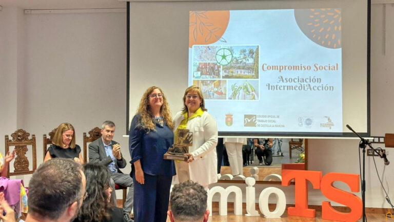 La vicepresidenta de la Diputación, Encarnación Medina, pone en valor la importancia del trabajo social “para avanzar en nuestra sociedad sin dejar a nadie atrás”