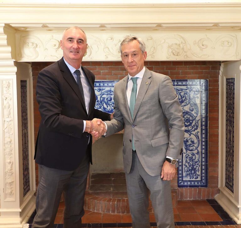 Eurocaja Rural fortalece su compromiso con Segovia y traslada al alcalde su implicación en el desarrollo económico y social de la ciudad