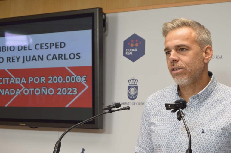 Ciudad Real: El mal estado del césped del estadio Rey Juan Carlos, muestra de la «dejadez» del equipo de gobierno de Cañizares, según el PSOE