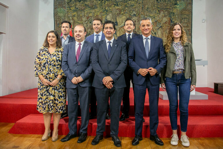 El Gobierno de Castilla-La Mancha impulsa con CaixaBank la promoción de la práctica deportiva desde enclaves patrimoniales de la región