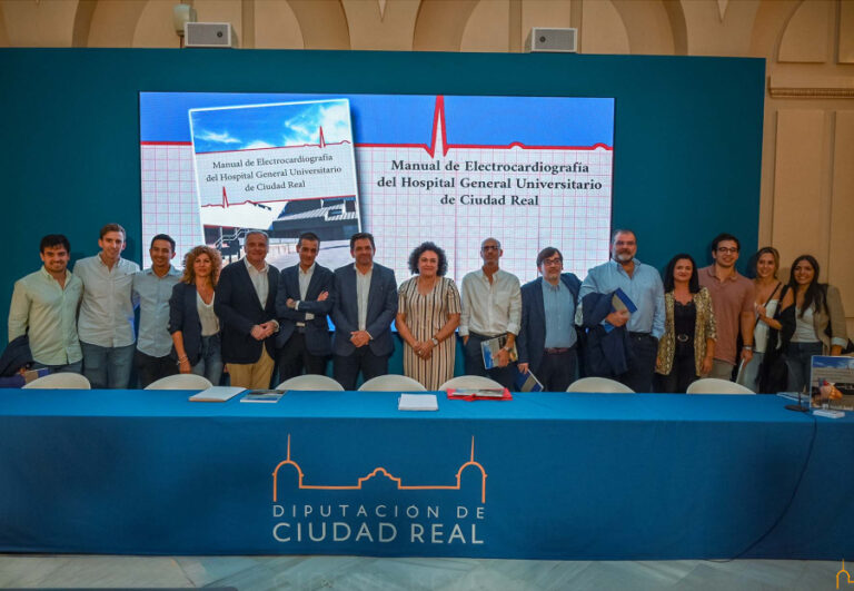 Valverde recuerda en la presentación del Manual de Electrocardiografía del Hospital General la estrecha relación de la Diputación con el ámbito sanitario