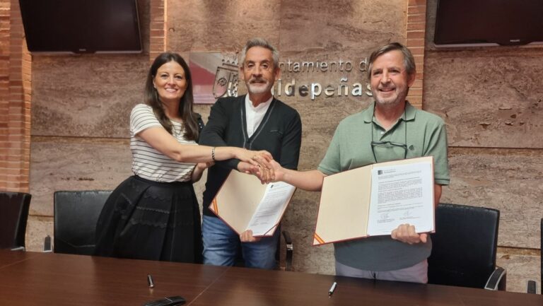 46.000 euros para la renovación del convenio suscrito entre el Ayuntamiento de Valdepeñas y Cáritas
