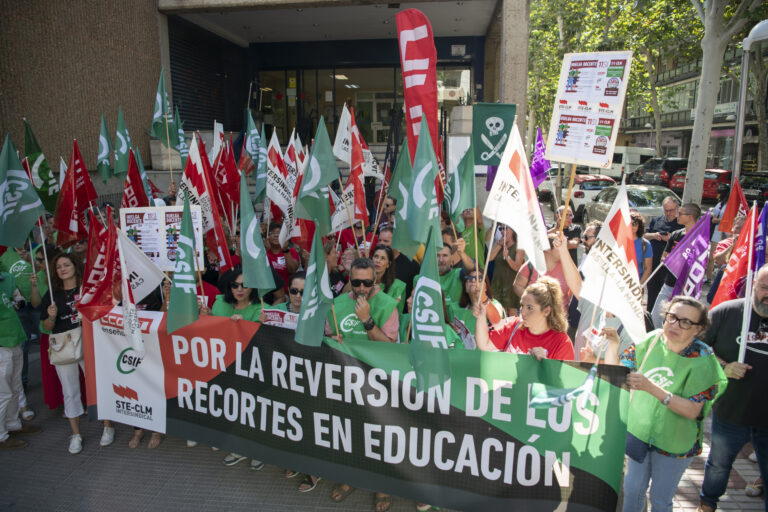 STE-CLM, CCOO y CSIF consideran exitosa la participación en la huelga del profesorado