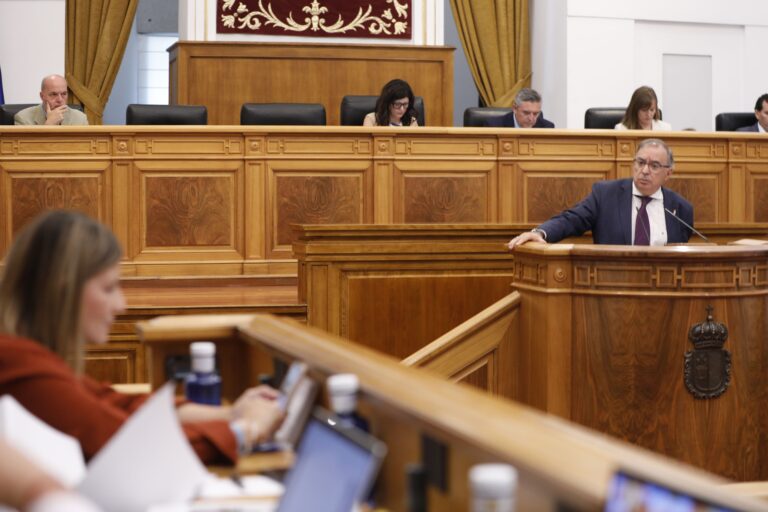 Las Cortes regionales aprueban sin el apoyo de PP y Vox que Page exija a Sánchez un fondo para CCAA infrafinanciadas hasta el nuevo modelo