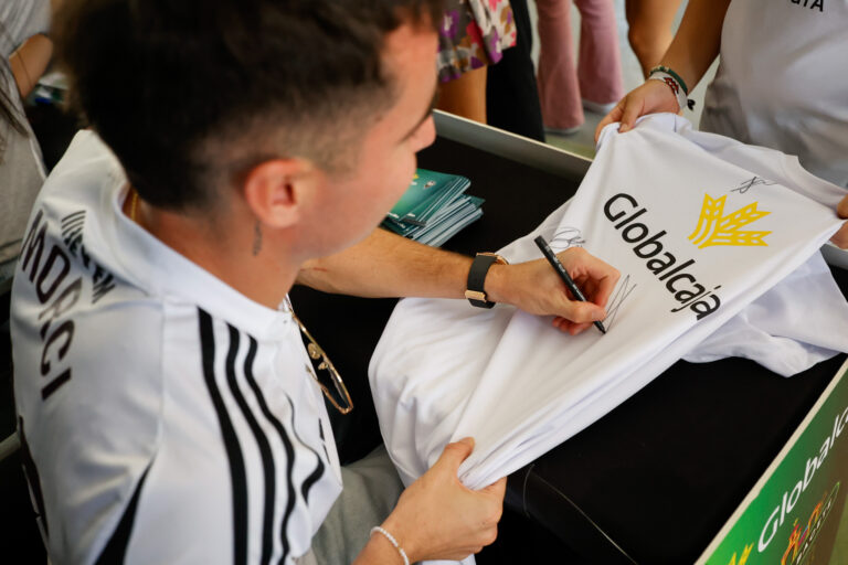 El stand de Globalcaja despedirá la Feria de Albacete con una firma de autógrafos de jugadores y jugadoras del Albacete Balompié