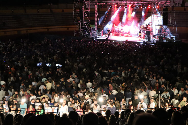 Más de 3.000 personas fueron cómplices de Demarco Flamenco en el concierto de fiestas de Almodóvar del Campo