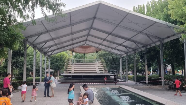 Puertollano: Comienza la cuenta atrás de las fiestas patronales con la instalación de la carpa en la concha de la música