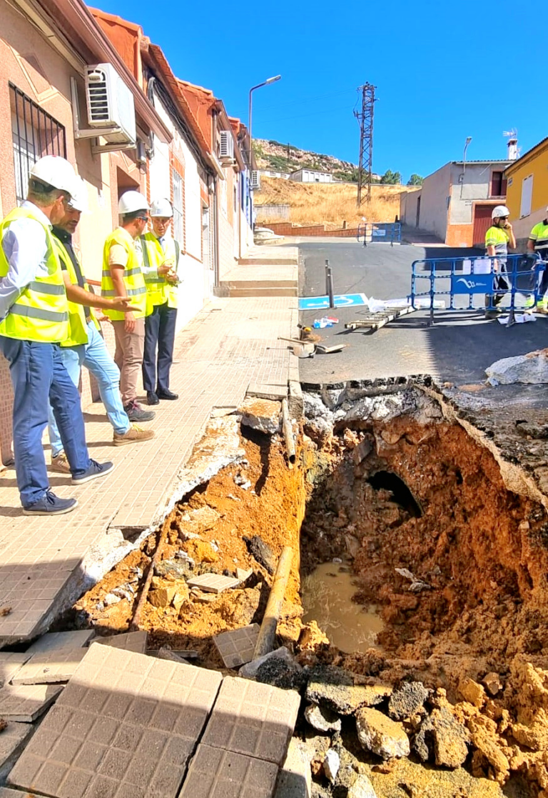 El Ayuntamiento de Puertollano abastece con cubas las zonas altas hasta que se restablezca el servicio de agua
