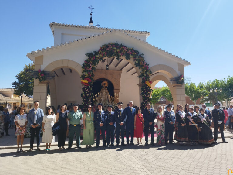 El presidente de la Diputación expresa su compromiso con el sector del vino en las fiestas en honor a la Virgen del Loreto de Socuéllamos