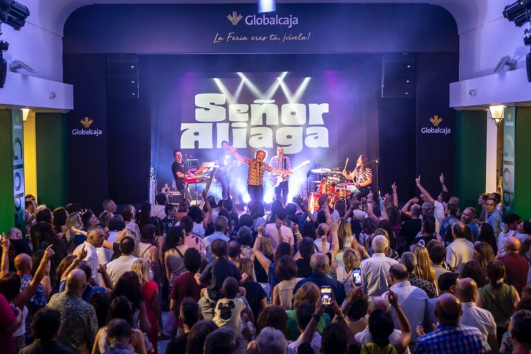 El lleno de la banda indie ‘Sr Aliaga’ abrió la programación musical del Stand de Globalcaja en la Feria de Albacete