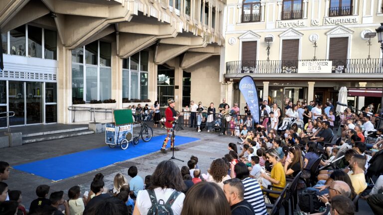 Arranca “Ciudad Real te ilusiona” con el espectáculo de magia de Billy Bluff y con éxito rotundo de asistencia de público