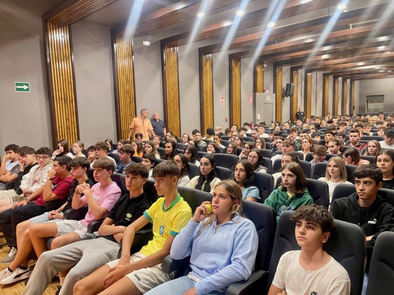 El colegio Salesiano conoce de primera mano las mejoras de la peatonalización en el centro de Ciudad Real