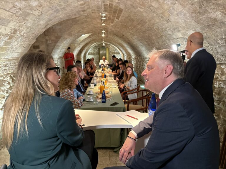 El IMPEFE aborda la gestión de recursos humanos en las empresas en un coloquio con Noelia Sierra