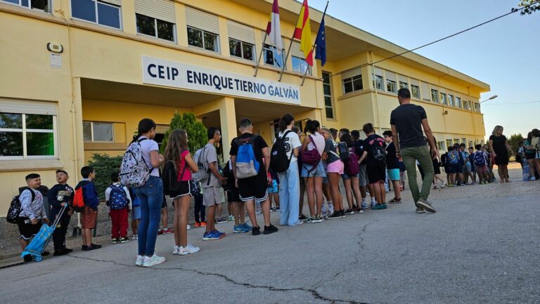 El curso escolar 2024-25 ha empezado hoy en Manzanares:  Alumnado y profesorado se ha mostrado muy ilusionado ante el regreso de las clases