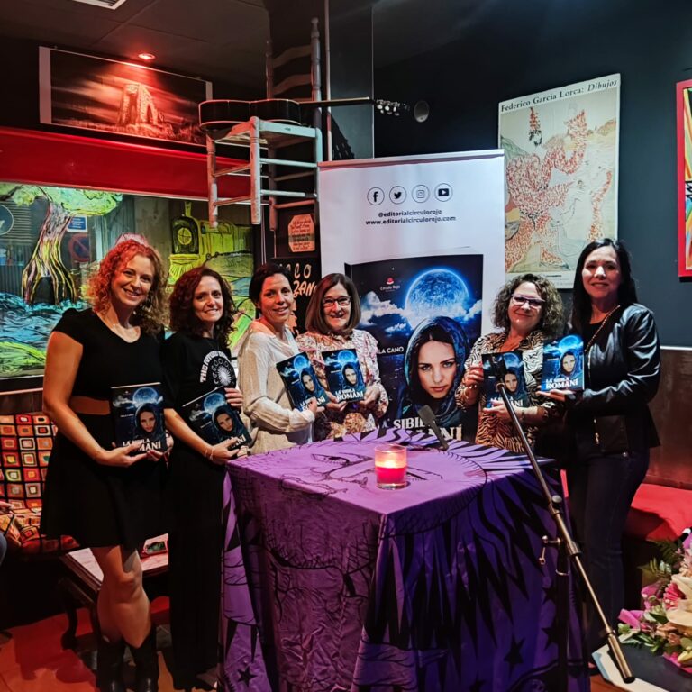 Gala Cano, autora de «La Sibila Romaní» brilló en el encuentro celebrado en Macondo Café Cultural de Puertollano