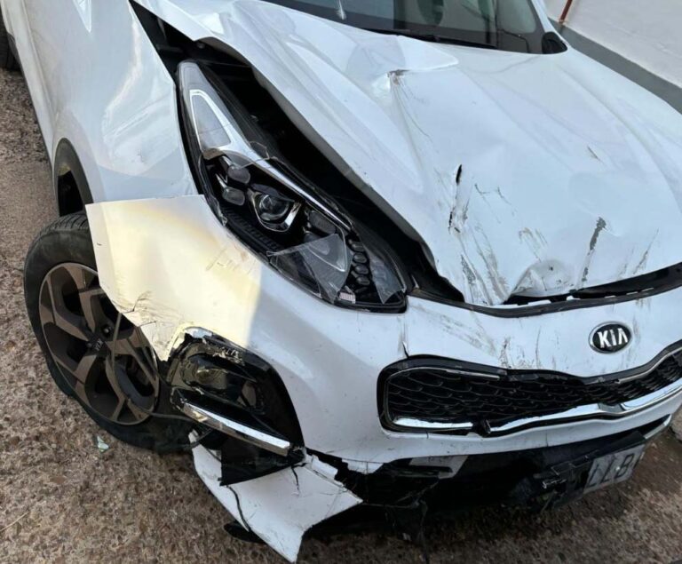 Puertollano: Una conductora bebida y drogada se lleva otra valla por delante