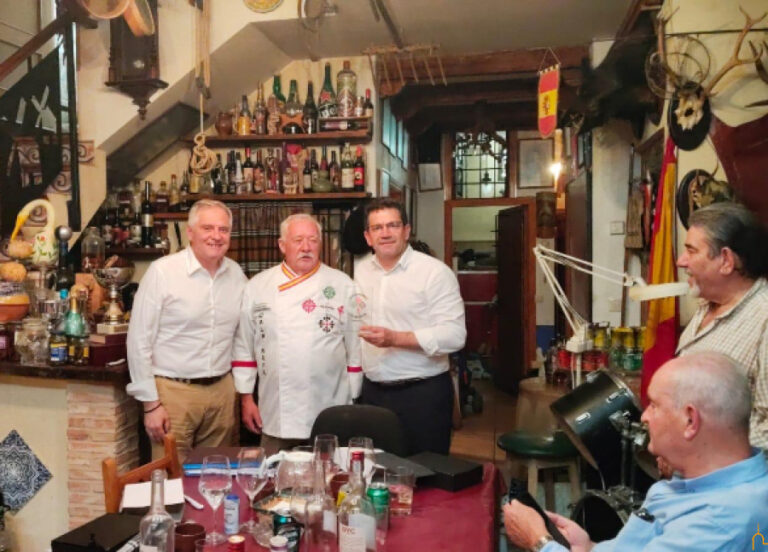 Valverde valora la disposición de la Asociación Gastronómica Calatrava a participar en programas que fomenten y difundan la cocina manchega