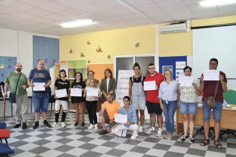 Diez personas con discapacidad completan una formación laboral en Alcázar de San Juan gracias a AMIAB