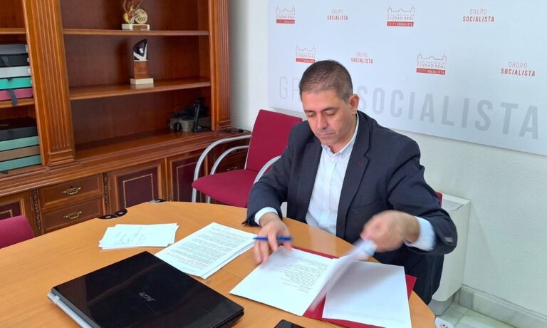 Bolaños: “37 centros educativos de la provincia sufrirán un recorte de casi 400.000 euros por parte de la Diputación”