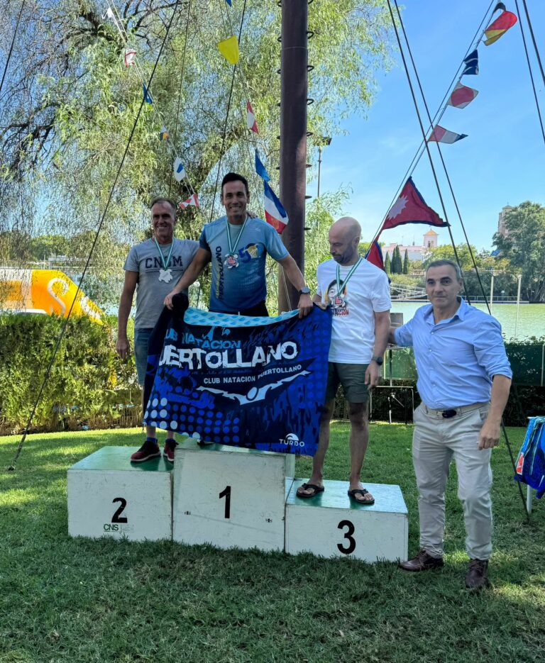 El nadador del Club Natación Puertollano Fran Tamaral vence en su categoría en la VII Travesía a nado del Río Guadalquivir