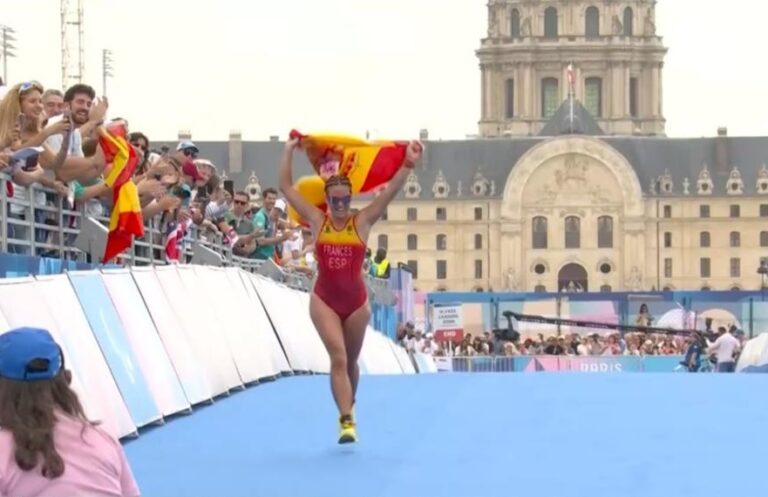 La triatleta puertollanense Marta Francés logra la medalla de plata en su debut en los Juegos Paralímpicos de París