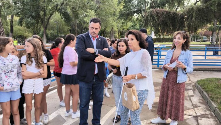 75 escolares de Ciudad Real se meten en la piel de las personas ciegas en la Semana de la Movilidad