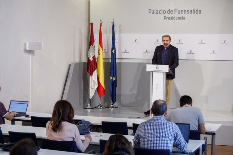 «Castilla-La Mancha el mayor número de profesionales de la historia trabajando en la sanidad pública», según el consejero
