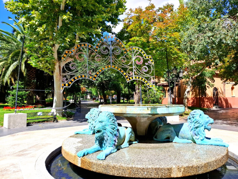 Puertollano: Las fiestas patronales regresarán 39 años después al Paseo con un gran arco luminoso en la Fuente de los Leones