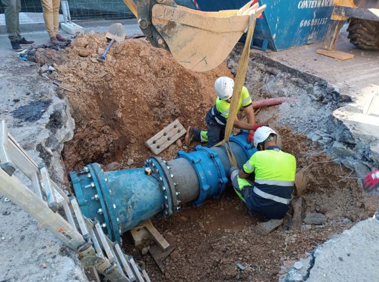 Puertollano: Los técnicos reparan la tubería general y abren la llave de paso para restablecer el suministro en las próximas horas