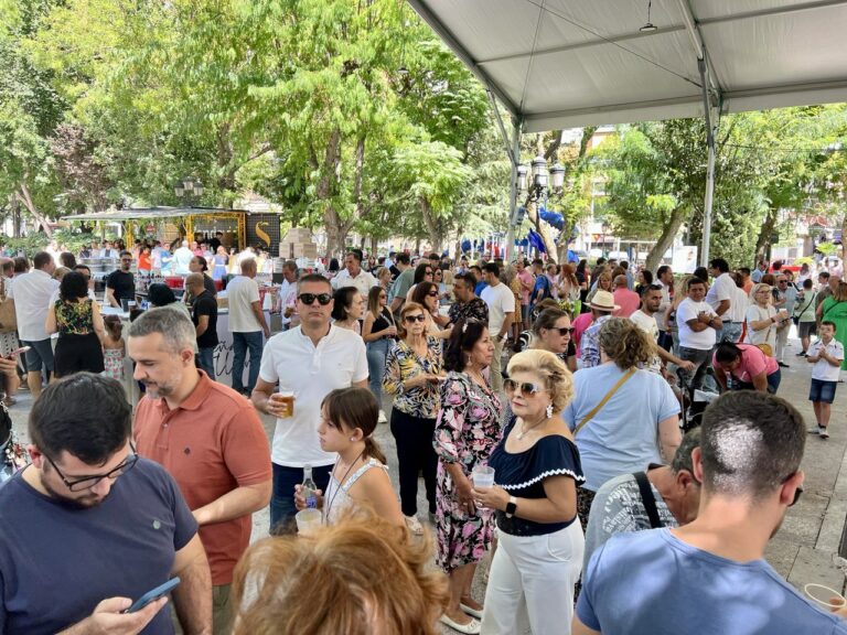 Prosigue el concurrido «Baile del vermú» de Puertollano