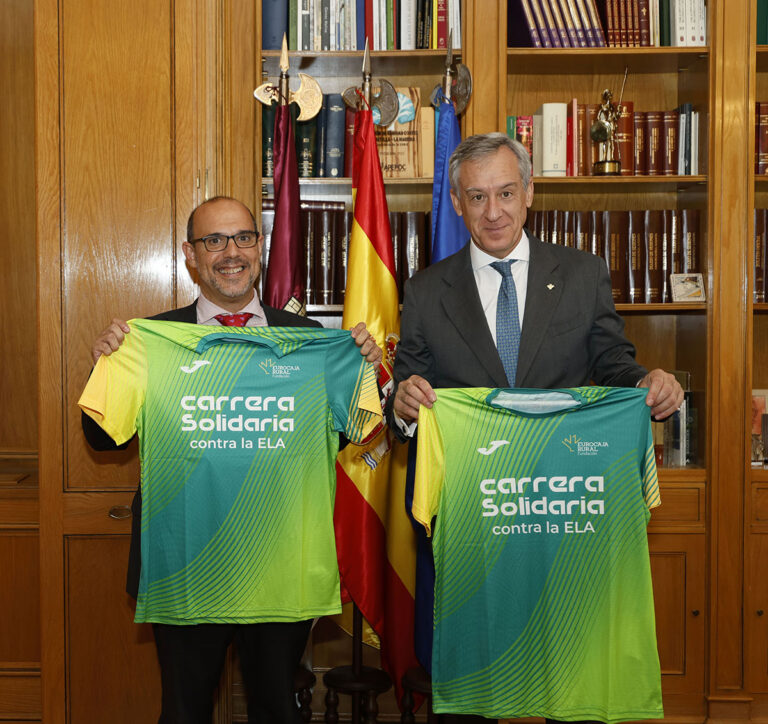 El presidente de las Cortes regionales anima a participar en la carrera solidaria contra la ELA de Eurocaja Rural