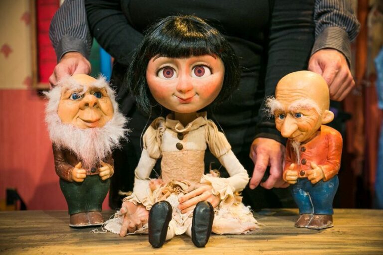 ‘Blancanieves’, de la compañía de títeres Tropos, este domingo en el Teatro de la Sensación