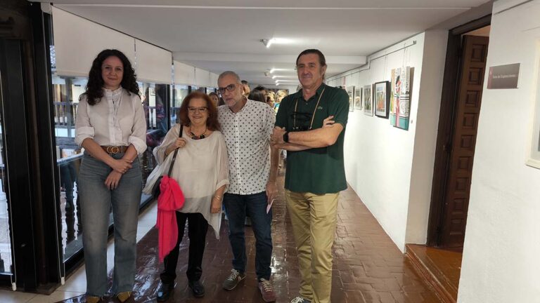 La artista Amelia Rodríguez llena el Villaseñor de alegría y color con la exposición ‘Mujer y Entorno’