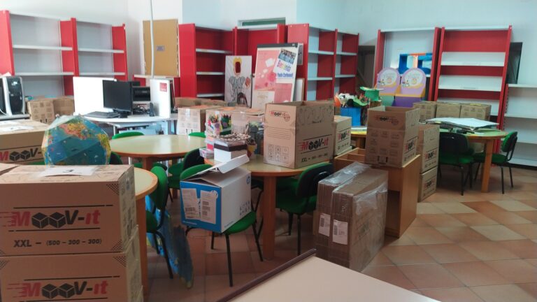 Usuarios y usuarias reclaman el servicio de la biblioteca pública de Torre de Juan Abad, que lleva ya tres meses cerrada