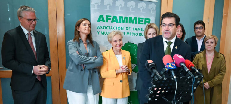 El presidente de la Diputación rechaza que el aeropuerto de Ciudad Real se convierta en un “acopiadero de inmigrantes indigno para cualquier ser humano”
