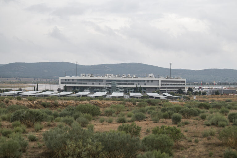 Page vuelve a rechazar centros de inmigrantes «tipo Meloni»: «A bulto no se puede resolver un problema tan serio»