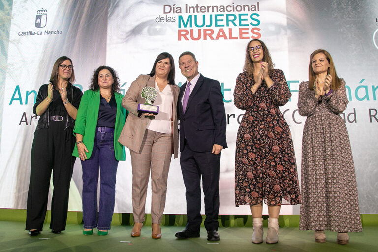 Argamasilla de Calatrava: Ana Rocío Martín Fernández, gerente de autocares Juan Martín, reconocida en el Día Internacional de las Mujeres Rurales Argamasilla de Calatrava: Ana Rocío Martín Fernández, gerente de autocares Juan Martín, reconocida en el Día Internacional de las Mujeres Rurales