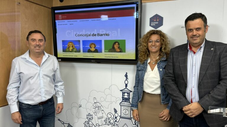 El equipo de Gobierno sostiene que el “concejal de barrio” ha permitido acercar la administración al ciudadano  