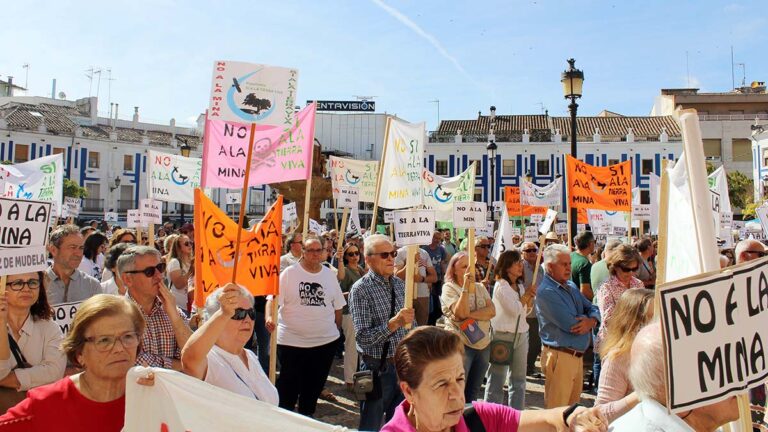 Más de 2.000 personas rechazan en Valdepeñas el proyecto de tierras raras de Quantum Minería y piden a la Junta su cancelación