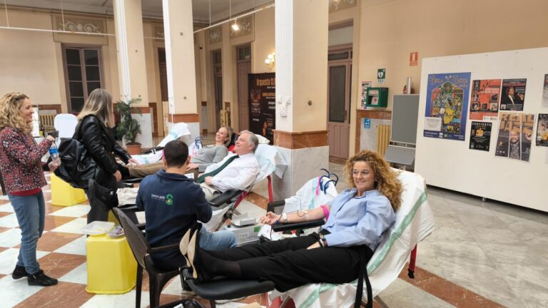 El alcalde de Ciudad Real visita y colabora en la Maratón de Donantes de Sangre