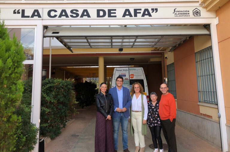 El Gobierno de Castilla-La Mancha destaca la trayectoria de AFA en Valdepeñas con la prestación de servicios especializados a las personas con Alzheimer
