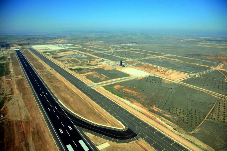 El Gobierno admite que aeropuerto de Ciudad Real se estudia como lugar de acogida pero matiza que es una entre más opciones