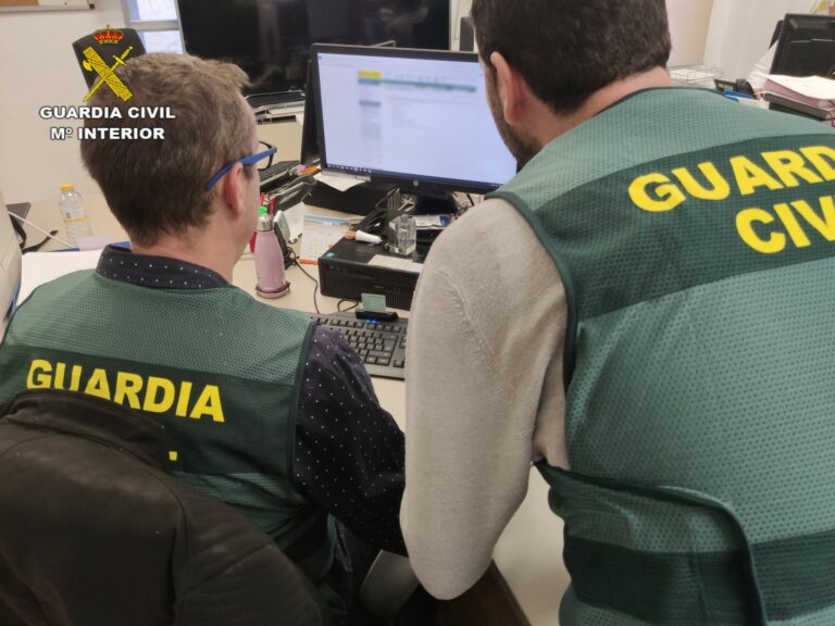 Desarticulado un grupo que estafó más de 100.000 euros a una empresa en Murcia con investigados en Ciudad Real Desarticulado un grupo que estafó más de 100.000 euros a una empresa en Murcia con investigados en Ciudad Real