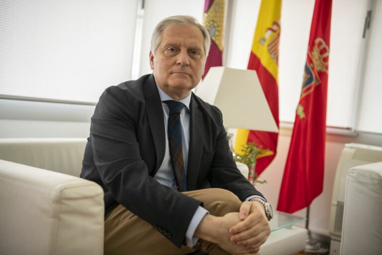 El alcalde de Ciudad Real rechaza que se implante un «campo de concentración para inmigrantes» en el aeropuerto