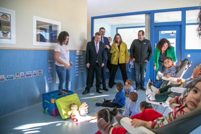 Entidades locales podrán pedir ayudas para potenciar acciones de refrigeración en centros de Infantil y Primaria Entidades locales podrán pedir ayudas para potenciar acciones de refrigeración en centros de Infantil y Primaria
