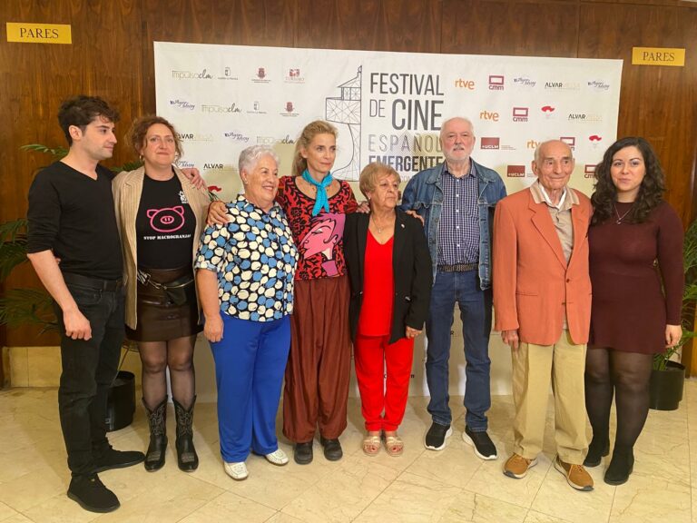 El Teatro Quijano de Ciudad Real vibra con ‘Tierra de nuestas madres’, una película sobre las entrañas de la vida de un pueblo manchego