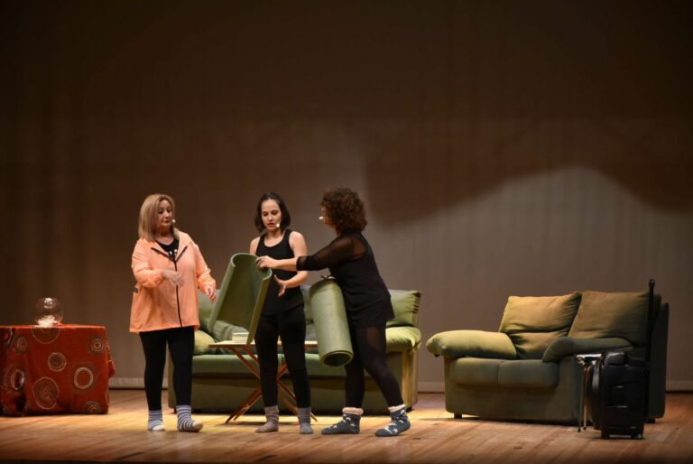 ‘Gritos by Cöxis’ llena el Teatro Ayala