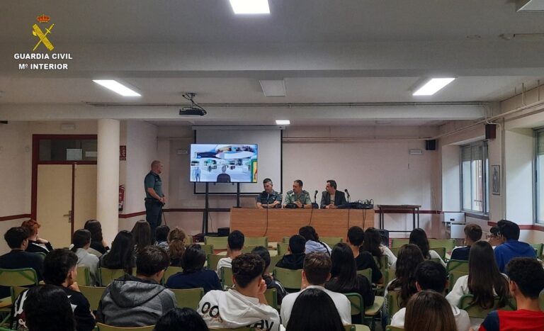 La Guardia Civil presenta la VI Ciberliga ante los alumnos del IES Maestre de Calatrava de Ciudad Real