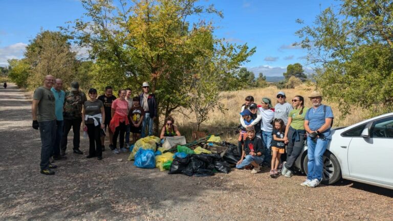 SOLMAN y SeoBirdLife realizan una recogida de basuraleza a la que sumaron 32 participantes